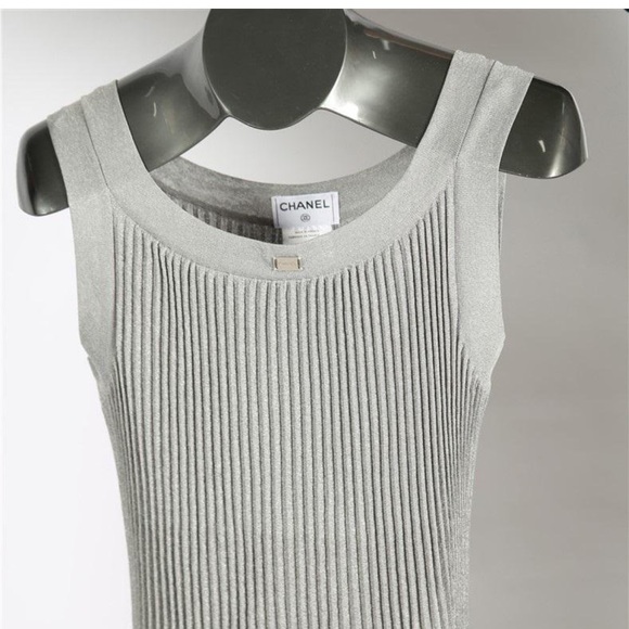 - Chanel, Gray Ribbed Knit Set - Picture 9 of 10